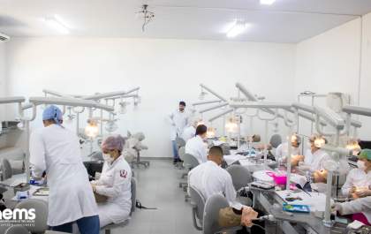 Curso de Odontologia da AEMS conquista nota 4 na avaliação do MEC