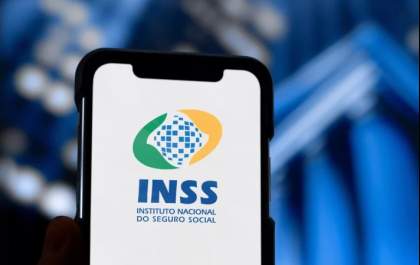 Golpistas usam aplicativo falso do INSS para roubar dados bancários de usuários