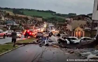 Ciclone causa destruição, deixa 4 mortos e 400 feridos no Paraná