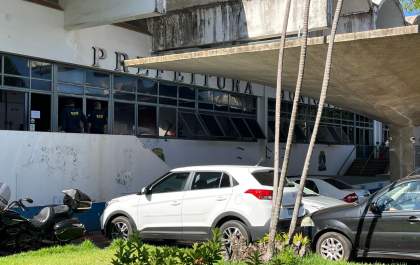 Atraso em pagamento de salários volta a mobilizar trabalhadores terceirizados de limpeza