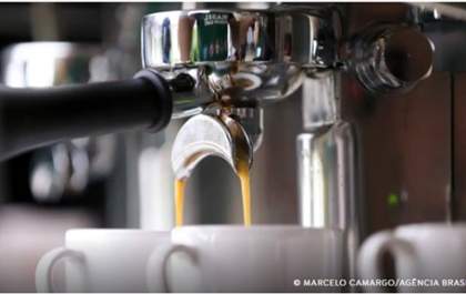 Estudo diz que beber café reduz risco de arritmia cardíaca