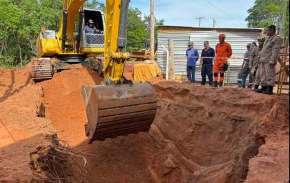 Homem morre soterrado após fossa desabar durante escavação em Campo Grande