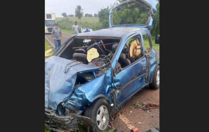Homem morre em colisão entre dois carros em vicinal