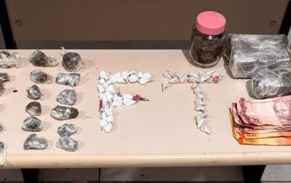 Polícia estoura QG do tráfico e apreende arsenal de drogas em apartamento