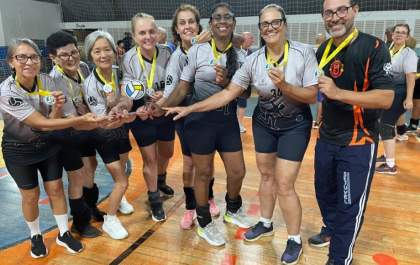 Três Lagoas é campeã nas categorias 45+ e 58+ no 1º Festival de Vôlei Adaptado em Ilha Solteira