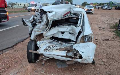 Motorista é resgatado após grave acidente envolvendo caminhão-tanque na BR-158