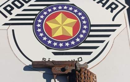Homem é preso pela PM por porte ilegal de arma de fogo
