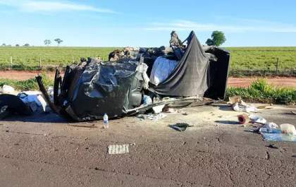 Mulher morre após carreta invadir pista na MS-040