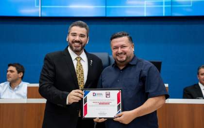 Edgard Júnior recebe Moção de Reconhecimento da Câmara Municipal de Três Lagoas