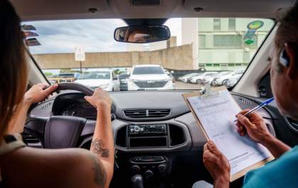 Contran elimina exigência de passar por auto escola para tirar a carteira de habilitação