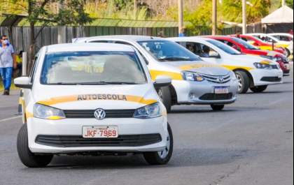 Contran aprova novas regras para CNH e permite tirar carteira sem autoescola