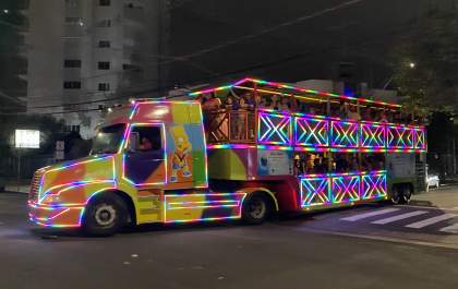 Natal Iluminado terá passeios gratuitos com Carretão da Alegria