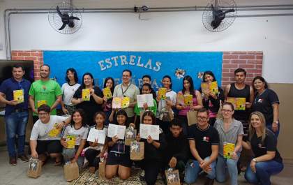 Escola PEI Ary Bocuhy lança livro com textos de alunos