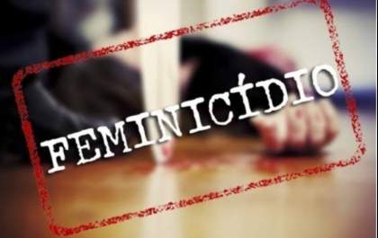 Mulher é morta a facadas pelo companheiro durante a madrugada