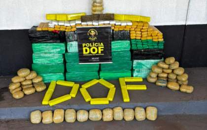 DOF apreende mais de meia tonelada de drogas em carro roubado