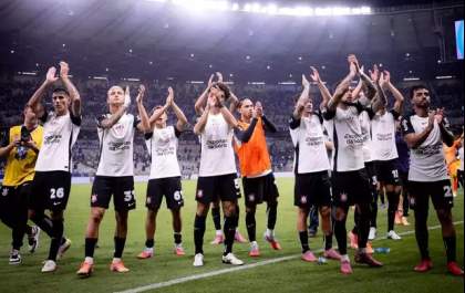 Com apoio da torcida, Corinthians despacha Cruzeiro e está na final da Copa do Brasil