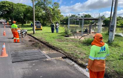 Água recua e moradores tentam retomar a vida no entorno da Lagoa das Flores