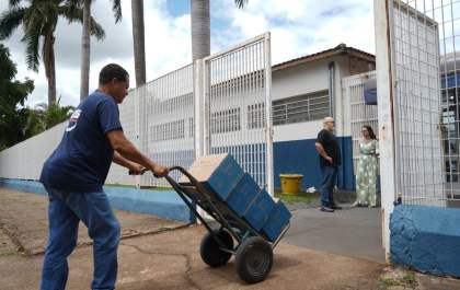 Materiais escolares para 2026 já estão sendo enviados para as escolas em Araçatuba