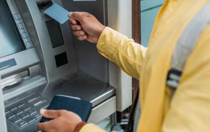 Bancos voltam a funcionar normalmente nesta sexta-feira (2)