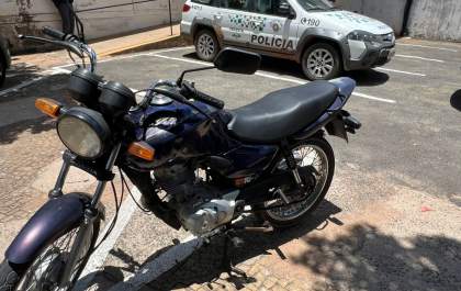 Moto furtada em Araçatuba é recuperada pela Polícia Militar Ambiental em Penápolis