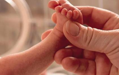 Menina com 2,8 quilos é o primeiro bebê a nascer em 2026 na Santa Casa de Araçatuba