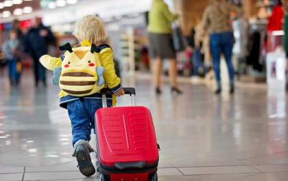 Vai viajar com crianças ou adolescentes nas férias? Fique atento à documentação