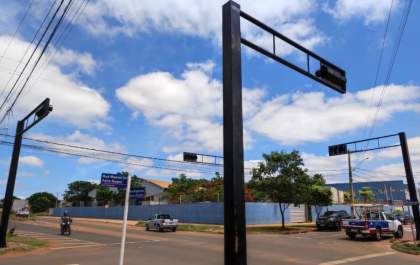 Novo semáforo em cruzamento começa a funcionar hoje (8) em Três Lagoas