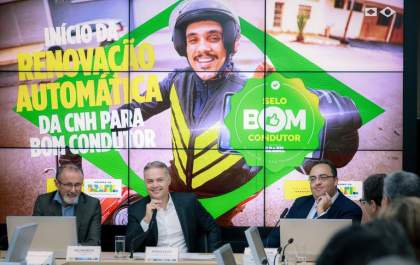 Mais de 371 mil motoristas tiveram a carteira de motorista renovada automaticamente e sem custo; selo de Bom Condutor será atualizado diariamente no aplicativo da CNH do Brasil