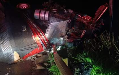 Acidente na SP-563 em Tupi Paulista deixa pai e filho mortos