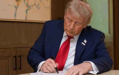 Trump anuncia tarifa de 25% para países que negociam com o Irã