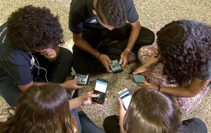 MEC fará pesquisa nacional sobre impacto da restrição de celulares nas escolas