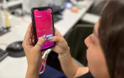 Mulher permanece quatro horas em ligação com golpista e perde cerca de R$ 49 mil