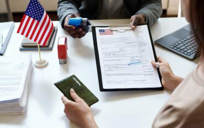 EUA suspendem emissão de vistos para brasileiros e cidadãos de outros 74 países a partir de janeiro