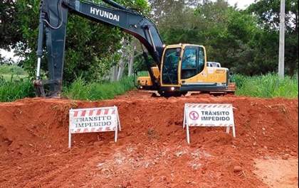 Prefeitura de Birigui interdita estrada rural&nbsp;
