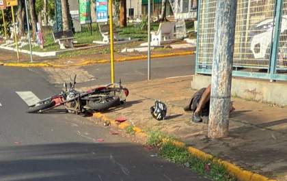 Acidente com motocicleta e bicicleta marca a manhã desta quinta-feira&nbsp;