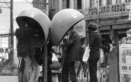 O fim de uma era: Anatel inicia retirada dos orelhões e telefones públicos desaparecem das ruas