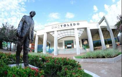 Estátuas do antigo UniToledo passam a integrar memorial histórico no Unitoledo Wyden