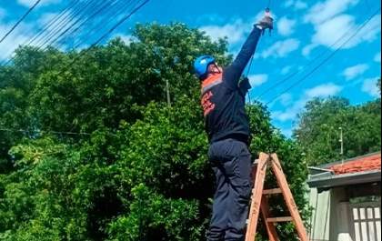 Birigui faz nova ação para recolher cabos de internet soltos nas vias