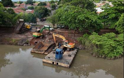Prefeitura inicia desassoreamento da Lagoa do Miguelão