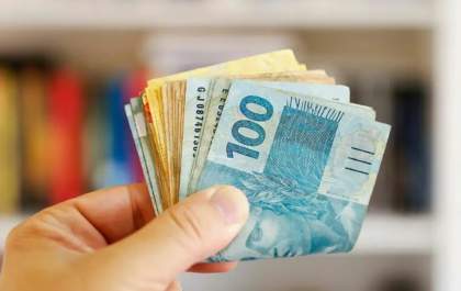 Salário mínimo de R$ 1.621 começa a ser pago nesta segunda-feira