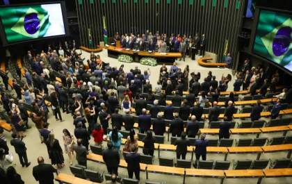 Congresso retoma os trabalhos em clima de polarização eleitoral