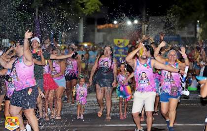 CarnaTrês 2026 começa neste sábado com matinês, blocos e shows na Lagoa Maior
