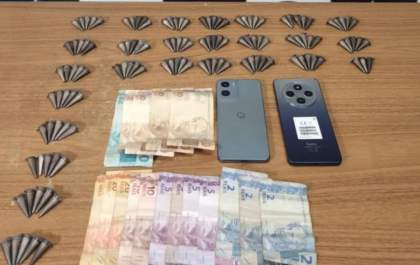Jovem é preso com mais de 100 porções de cocaína no São José