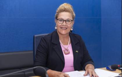 Vereadora Evalda Reis destaca segurança no trânsito e atenção à educação na primeira sessão do ano