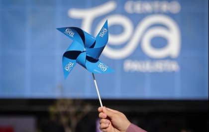 Governo de SP sanciona lei que autoriza fornecimento de protetores auriculares para estudantes com autismo na rede estadual