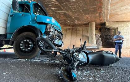 Motociclista morre após bater moto de frente com caminhão em rodovia em Birigui
