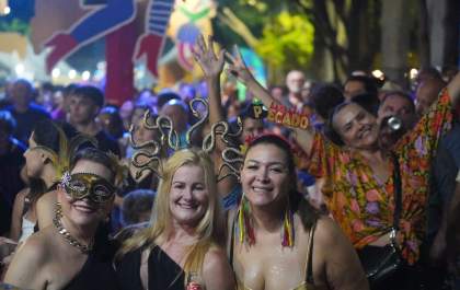 Sábado de Carnaval tem blocos infantis de rua e shows na praça Olímpica