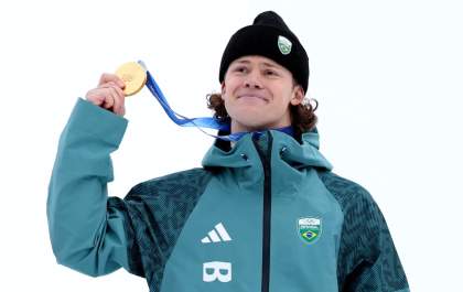 Lucas Pinheiro conquista 1º ouro para o Brasil em Olimpíada de Inverno