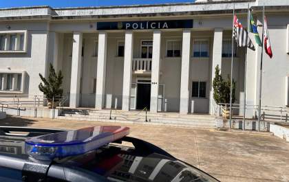 Homem tem bicicleta e celular roubados na avenida dos Araçás