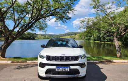 Jeep Compass 2026 lidera combinando conectividade e assistência à condução